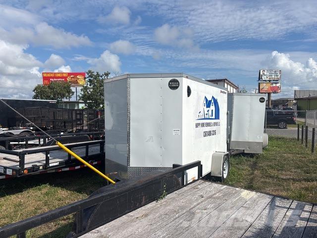 Wells Cargo  Przyczepy ze skrzynią zamkniętą