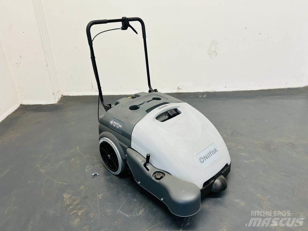 Nilfisk SW750 Zamiatarki - Zgarniarki - Odśnieżarki