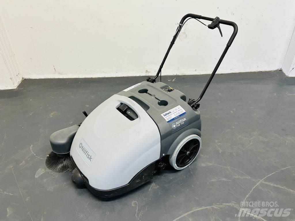 Nilfisk SW750 Zamiatarki - Zgarniarki - Odśnieżarki