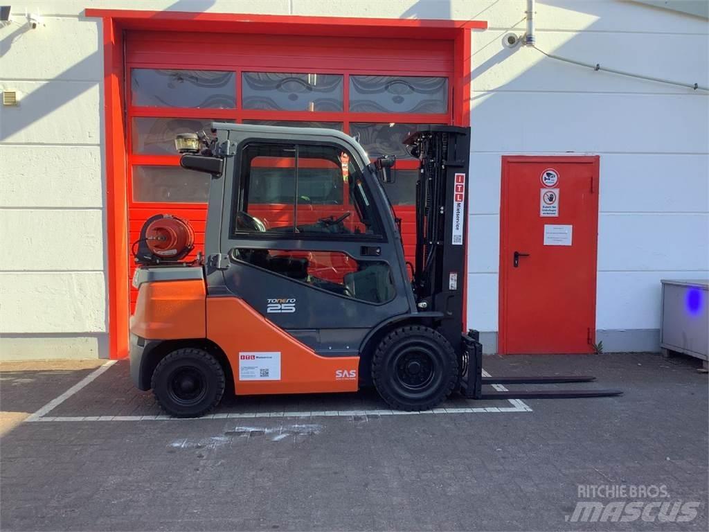 Toyota 8FGF25 Wózki LPG