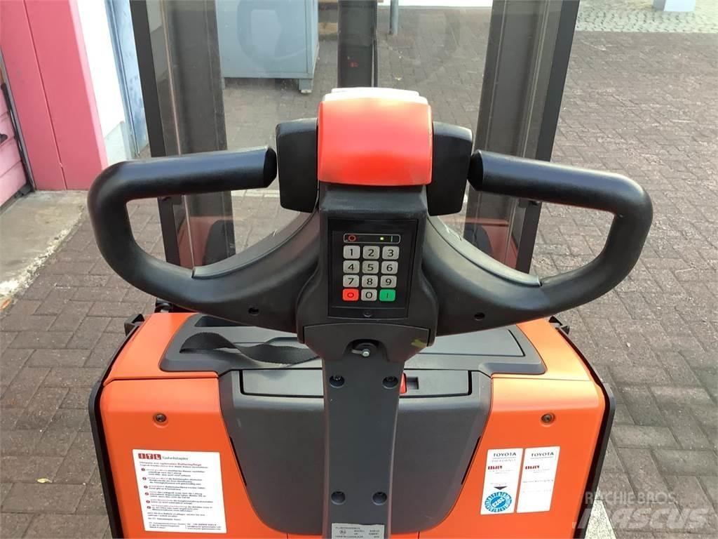 Toyota SWE120 Wózki widłowe unoszące z dyszlem
