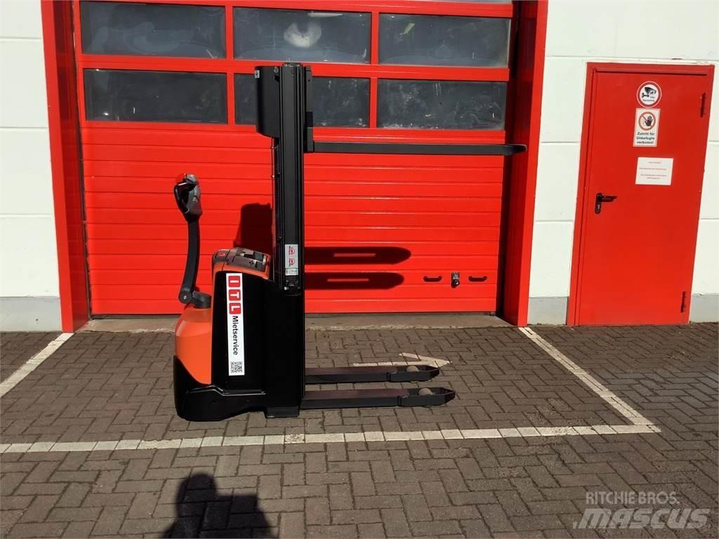 Toyota SWE120 Wózki widłowe unoszące z dyszlem