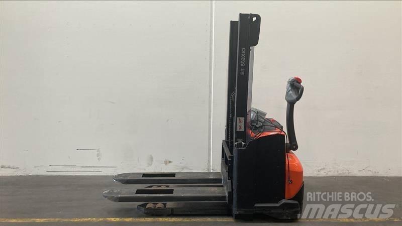 Toyota SWE120 Wózki widłowe unoszące z dyszlem