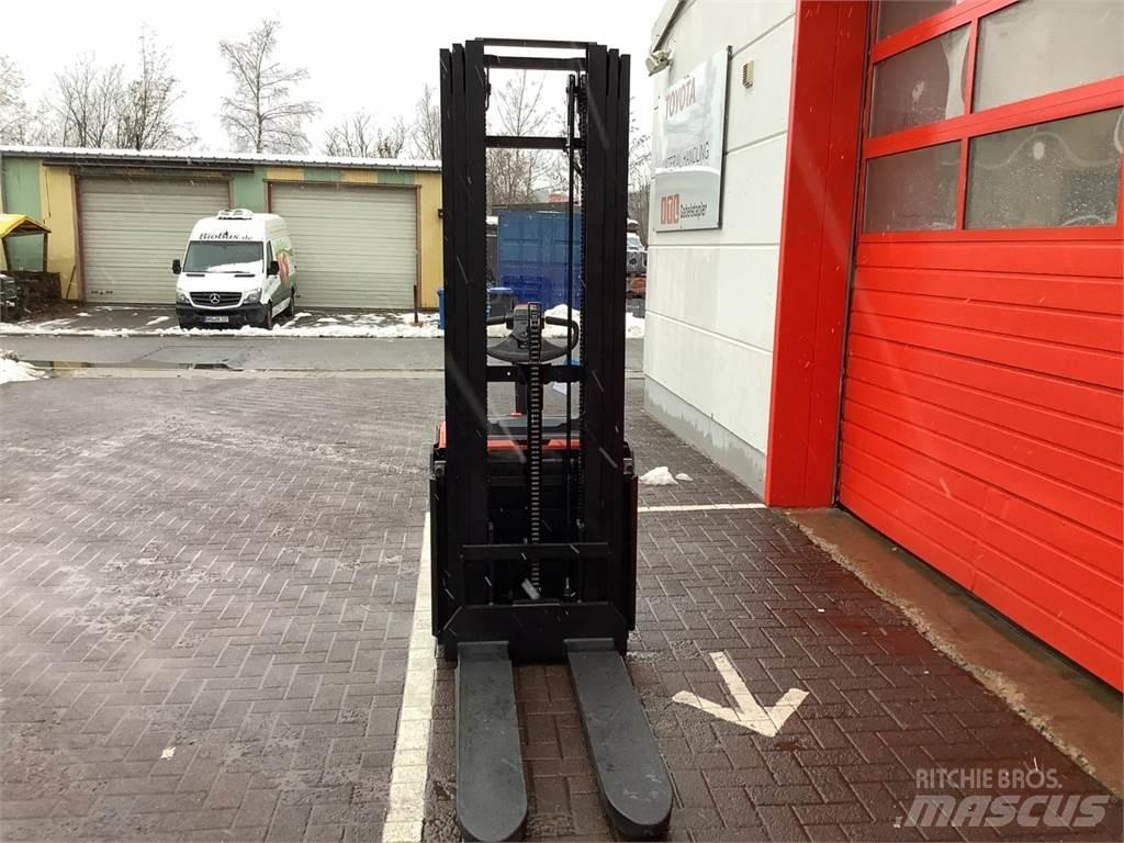 Toyota SWE140L Wózki widłowe unoszące z dyszlem