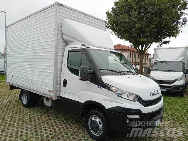 Iveco 35C13 Samochody ciężarowe ze skrzynią zamkniętą