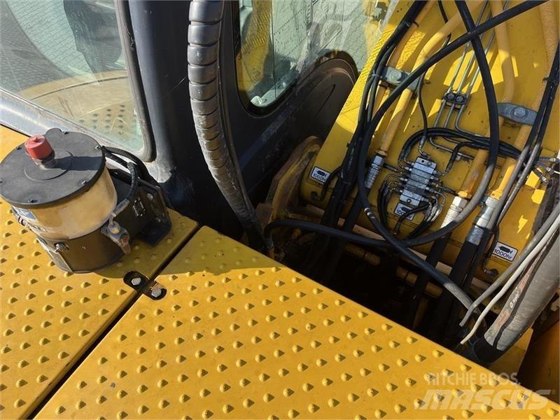 JCB JS220LC Koparki gąsienicowe