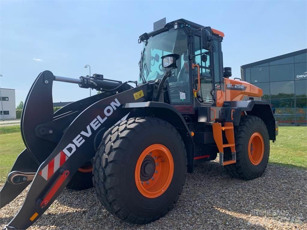 Develon DL250-7 Ładowarki kołowe