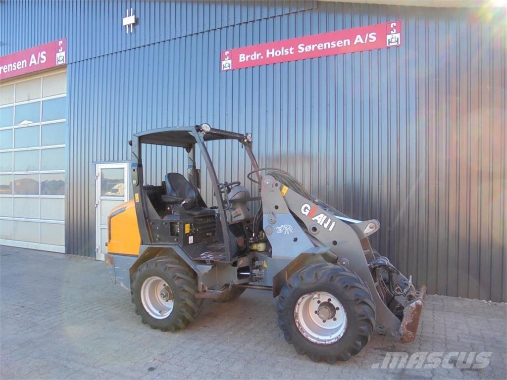 GiANT 5003 Miniładowarki