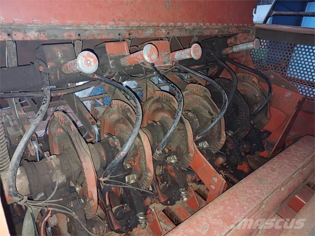 Hesston 4900 Prasy kostkujące