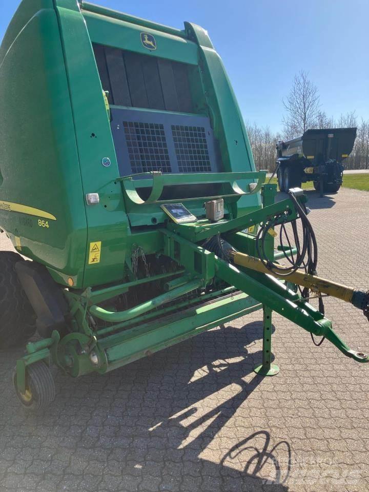 John Deere 864 Prasy zwijające