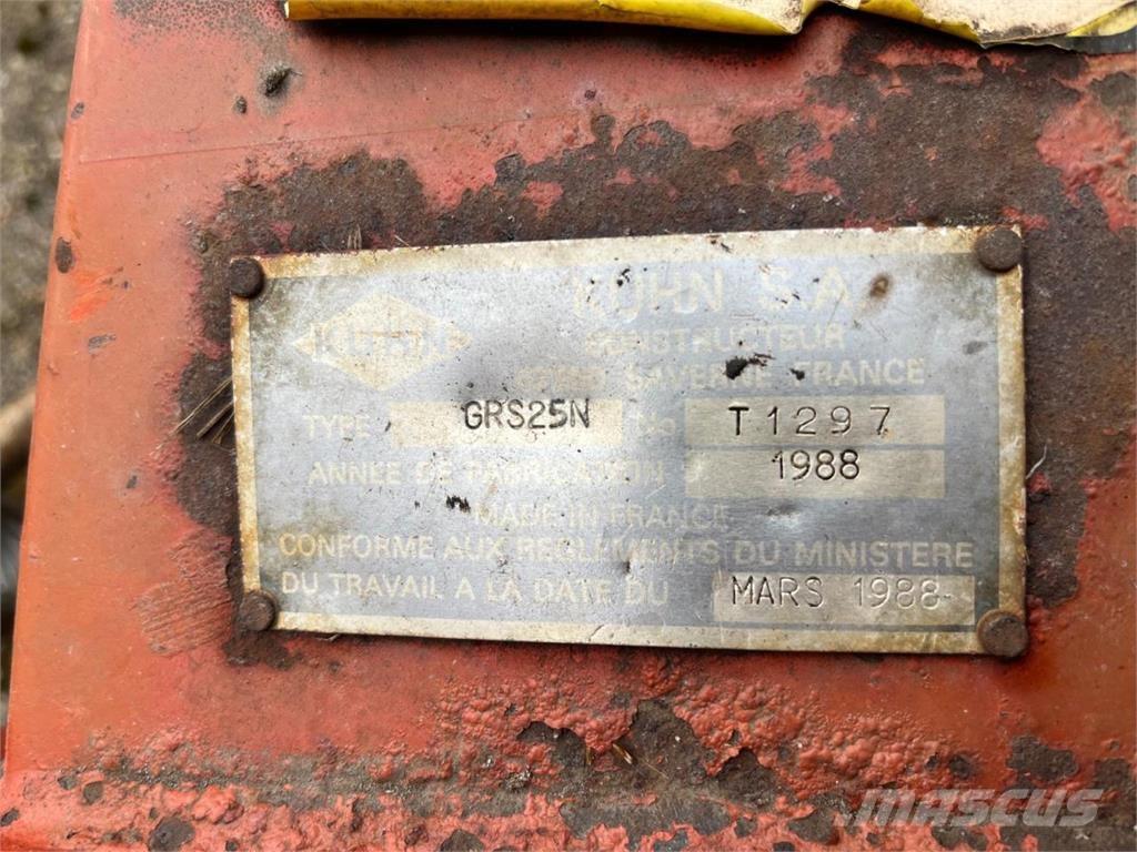 Kuhn GSR 25 N Zgrabiarki i przetrząsacze