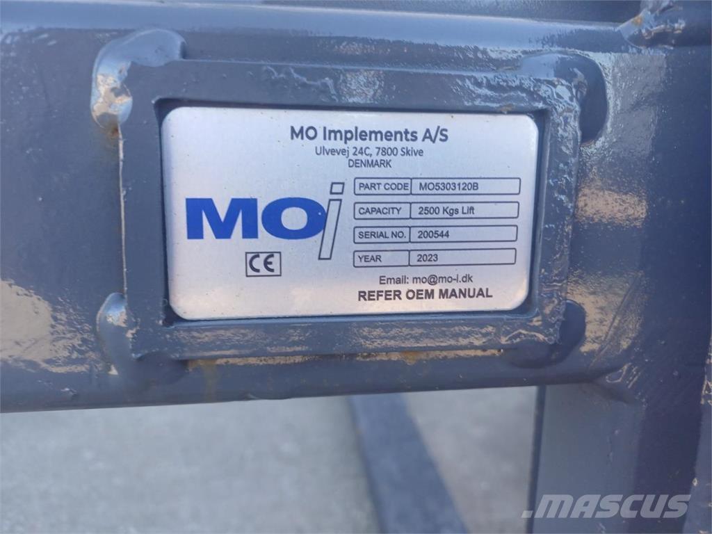 MO PALLEGAFFELSÆT Ładowacze i koparki czołowe