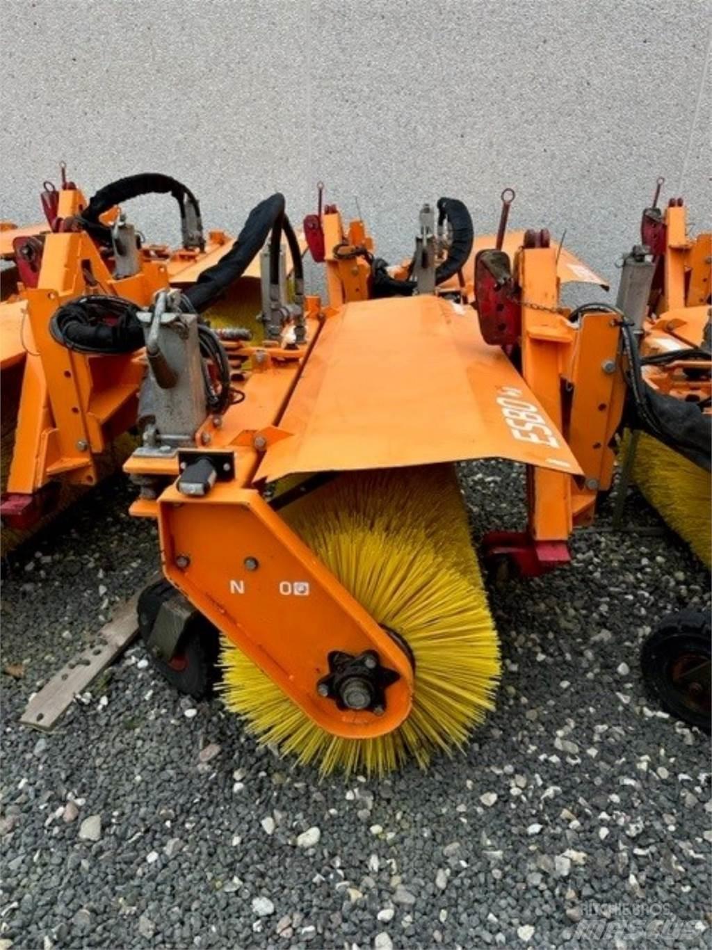 Nesbo HF1600S Zamiatarki - Zgarniarki - Odśnieżarki
