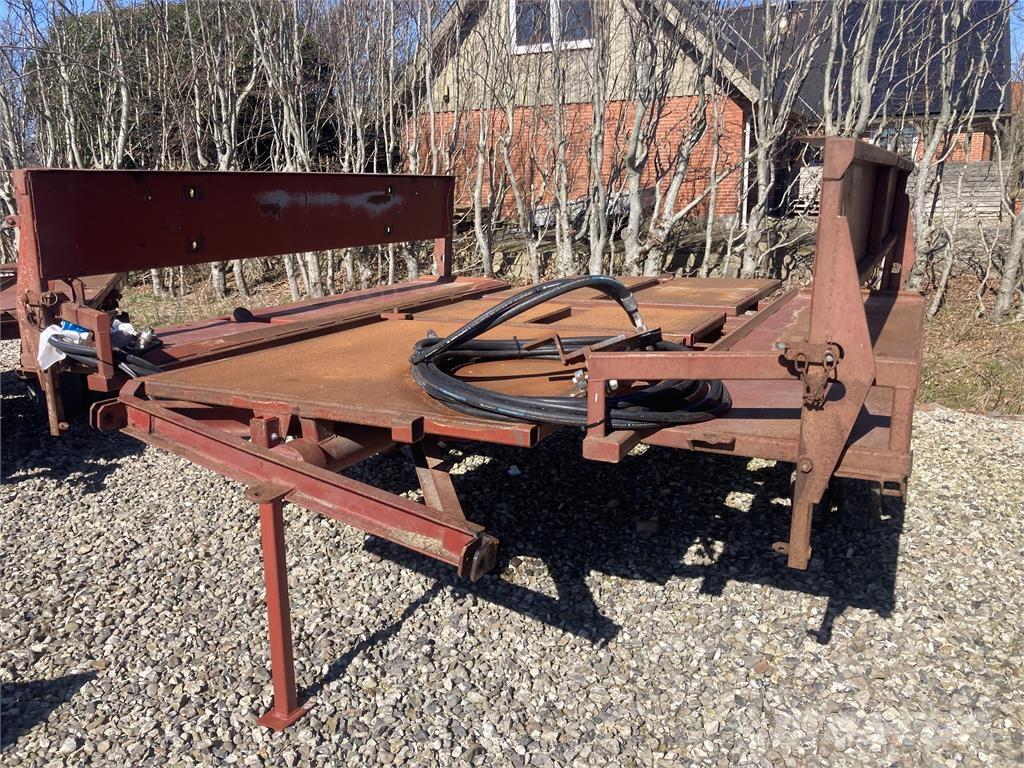 Spragelse 325 Przyczepy do przewozu słomy w belach