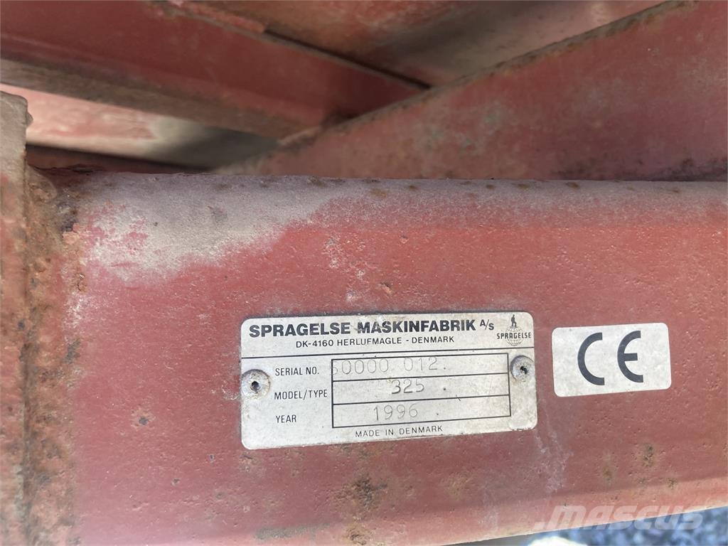 Spragelse 325 Przyczepy do przewozu słomy w belach