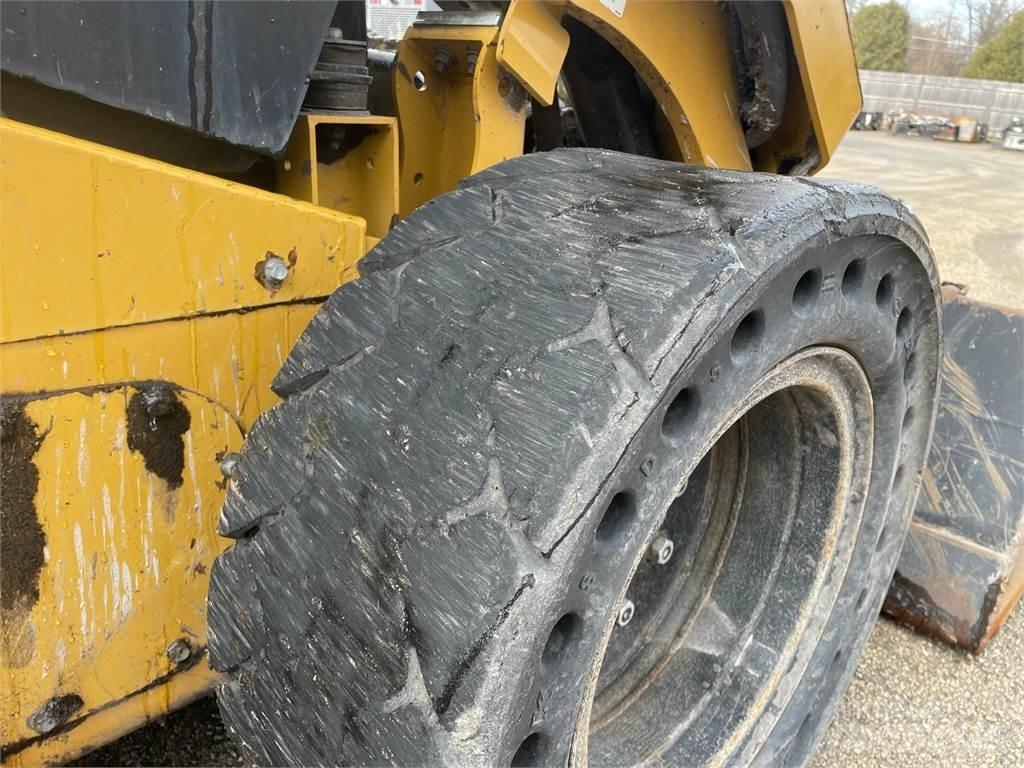 CAT 262D3 Ładowarki burtowe