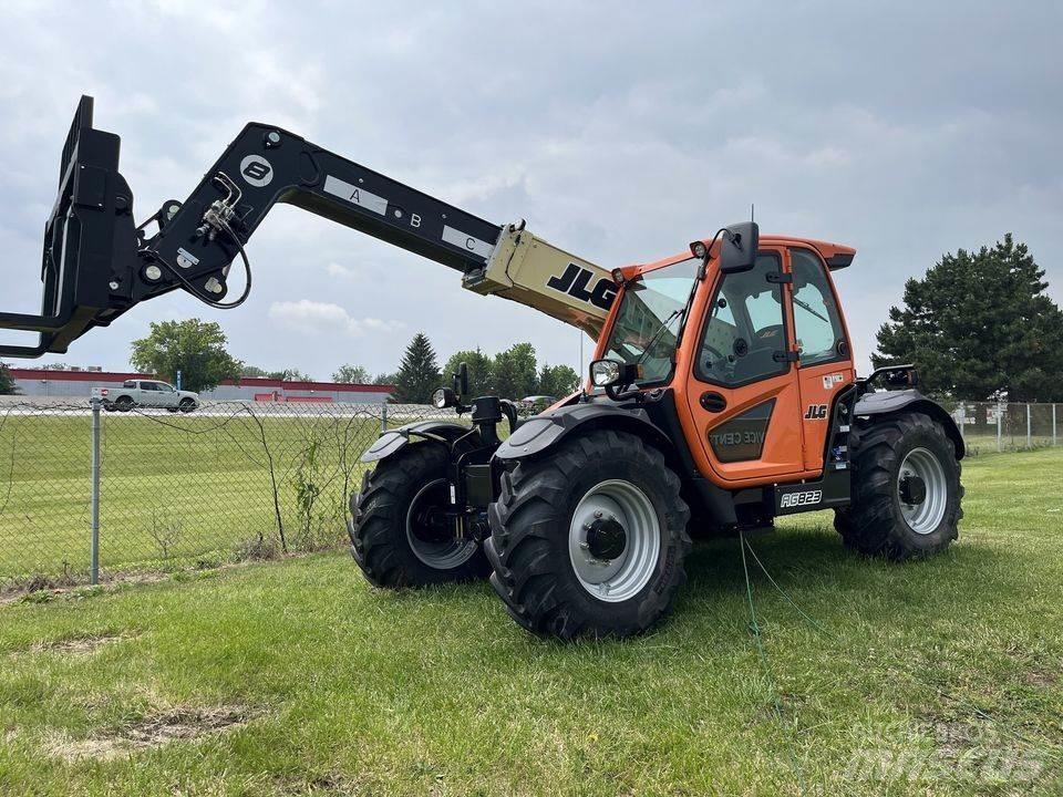 JLG 823 Ładowarki teleskopowe