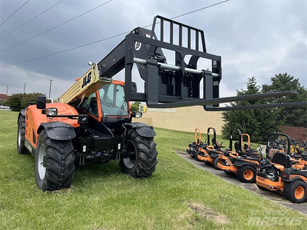 JLG 823 Ładowarki teleskopowe