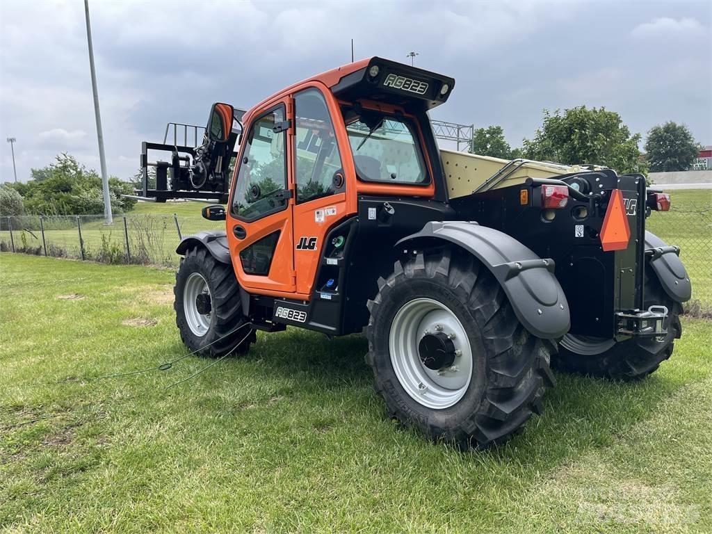JLG 823 Ładowarki teleskopowe