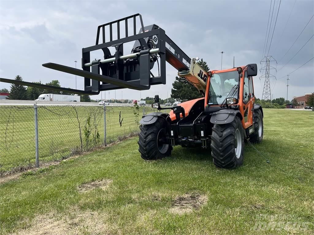 JLG AG823 Ładowarki teleskopowe