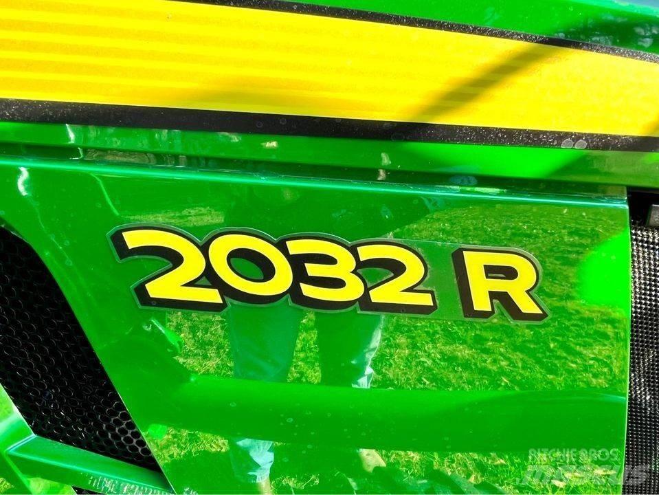 John Deere 2032R Mikrociągniki