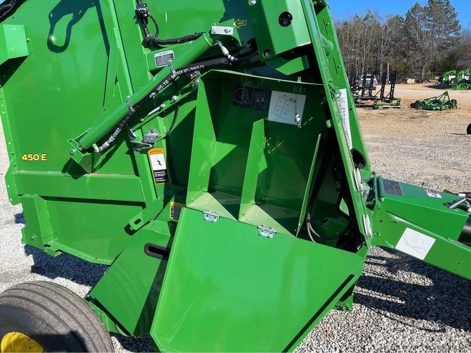John Deere 450E Prasy zwijające