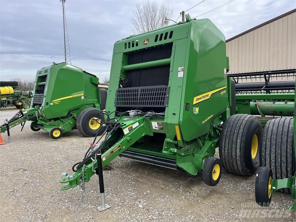 John Deere 451M Prasy zwijające