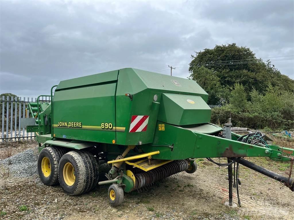 John Deere 690 Prasy kostkujące