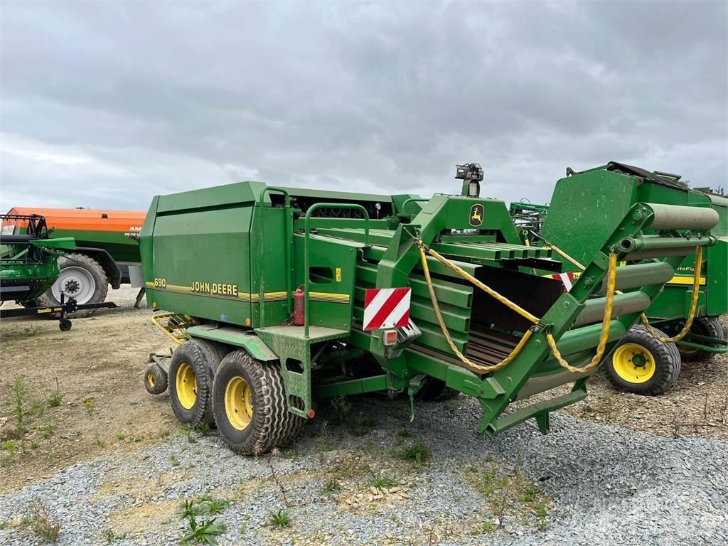 John Deere 690 Prasy kostkujące