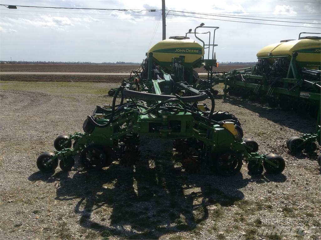John Deere DR18 Sadzarki