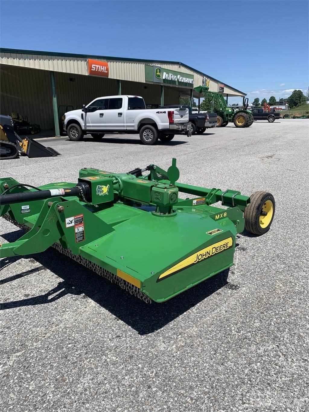 John Deere MX8 Rozdrabniacze, krajarki i odwijarki słomy