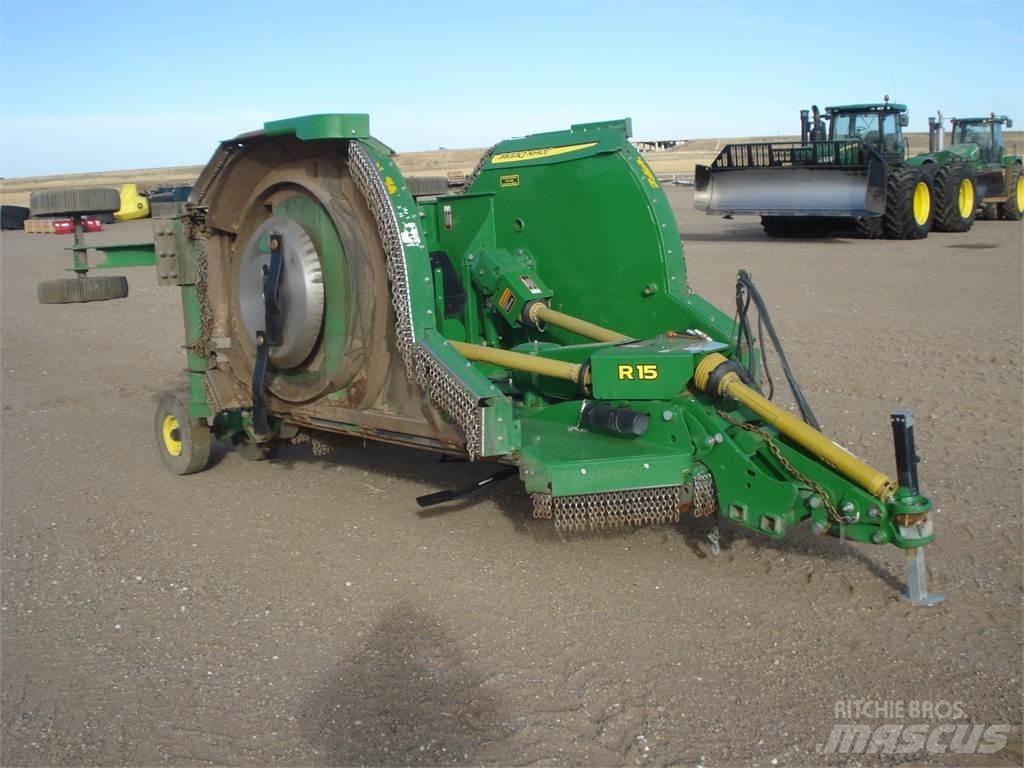 John Deere R15 Rozdrabniacze, krajarki i odwijarki słomy