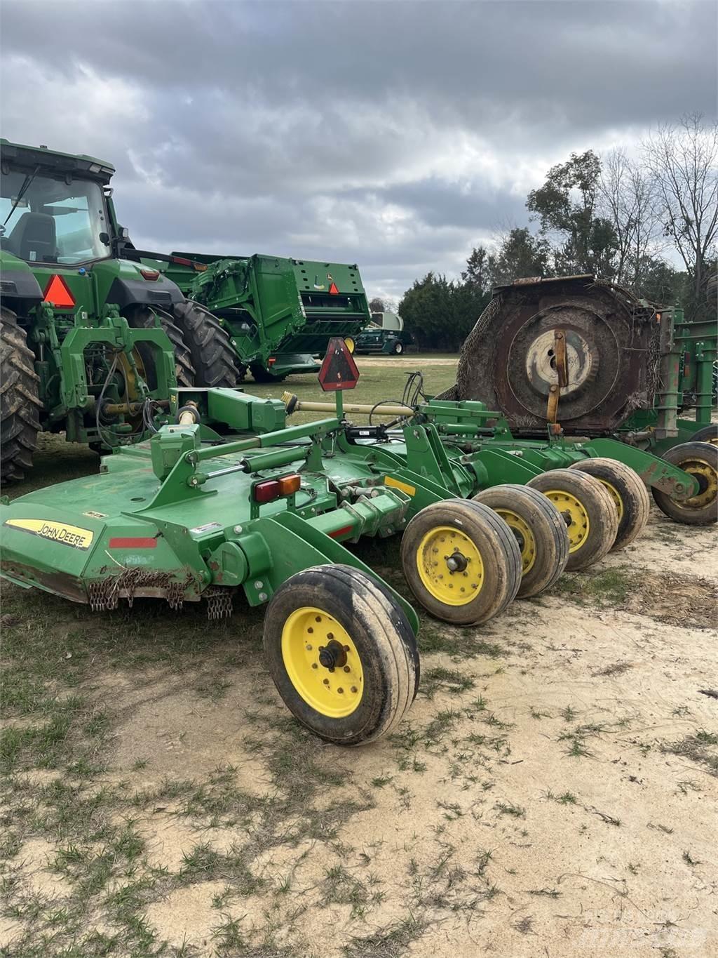 John Deere R15 Rozdrabniacze, krajarki i odwijarki słomy