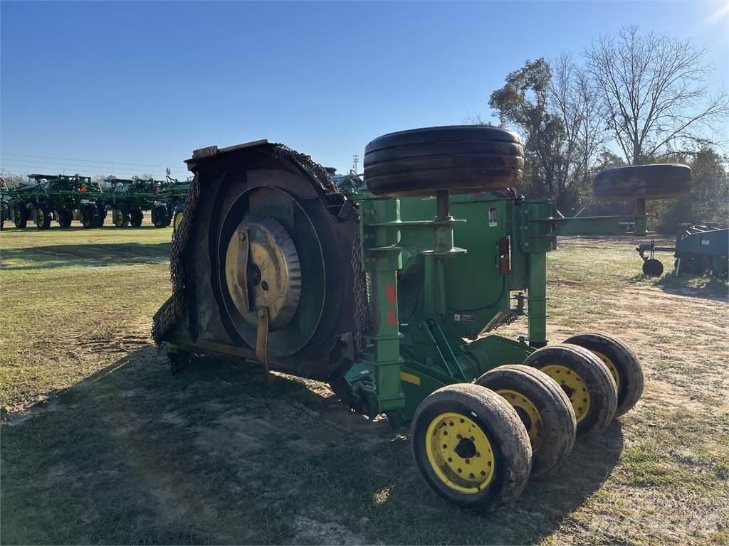 John Deere R15 Rozdrabniacze, krajarki i odwijarki słomy