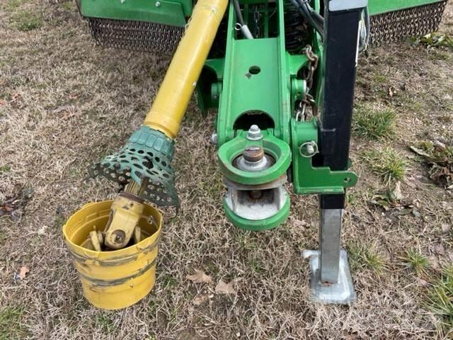 John Deere R20 Rozdrabniacze, krajarki i odwijarki słomy