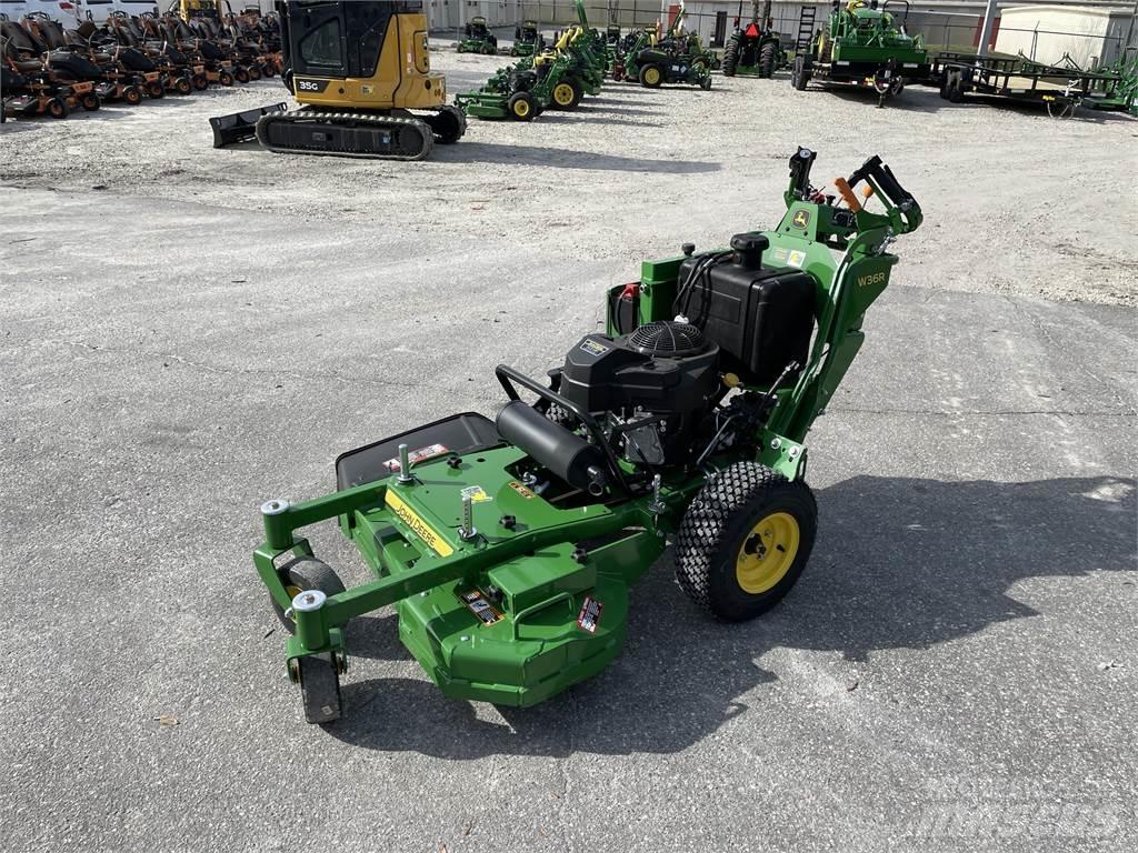 John Deere W36R Kosiarki mechaniczne z operatorem za maszyną