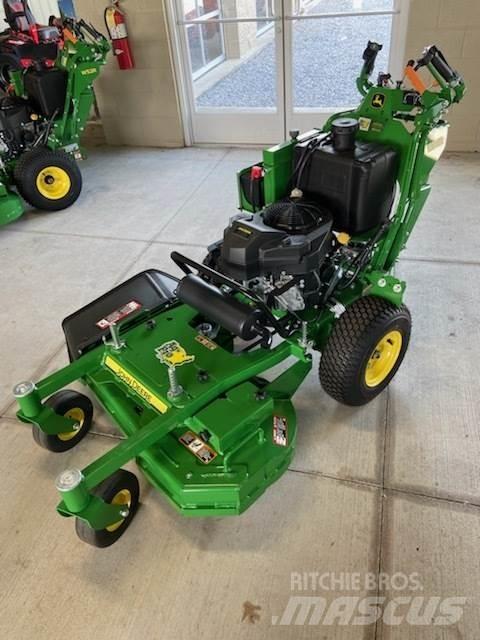 John Deere W36R Kosiarki mechaniczne z operatorem za maszyną