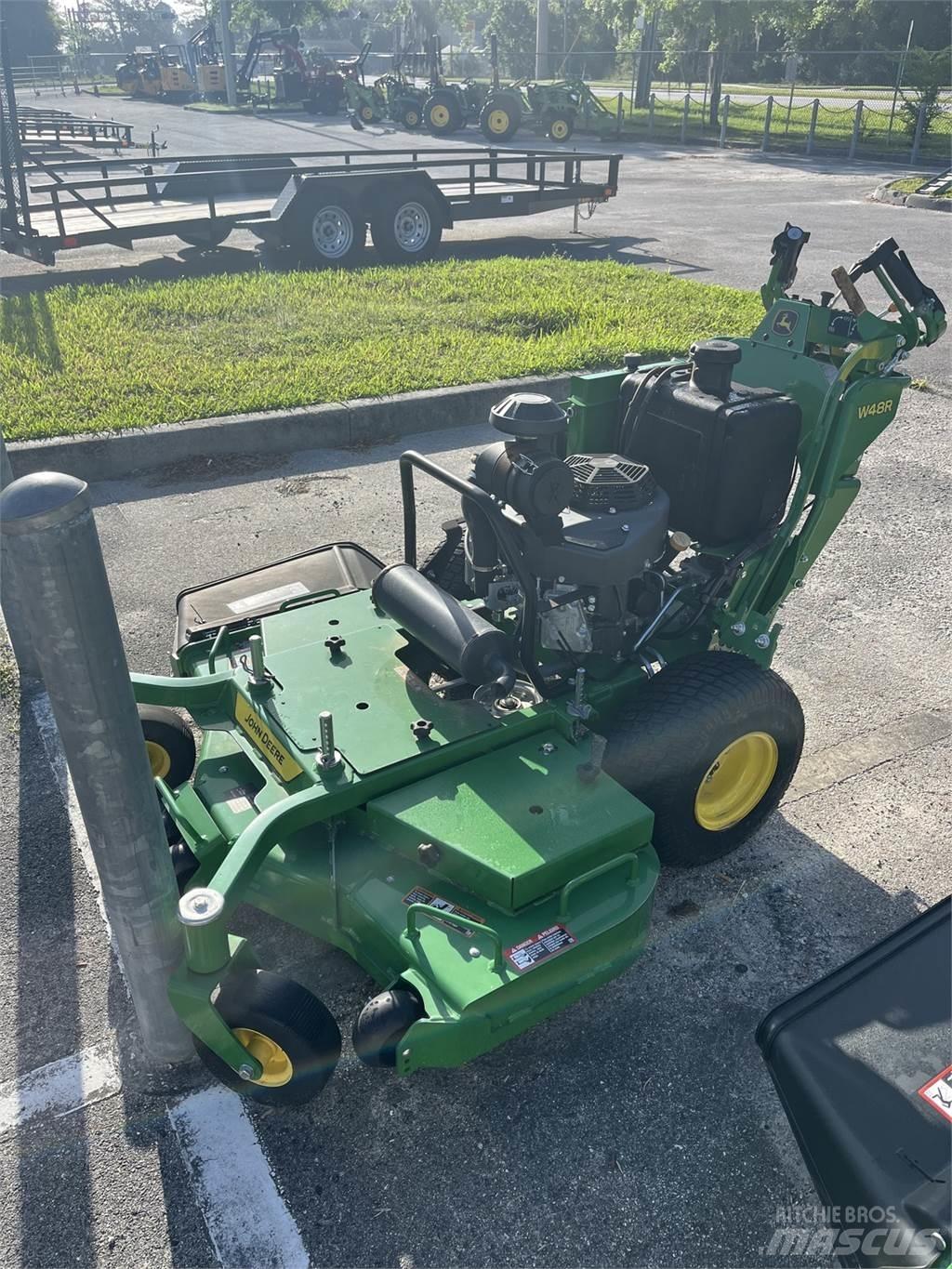 John Deere W48R Kosiarki mechaniczne z operatorem za maszyną