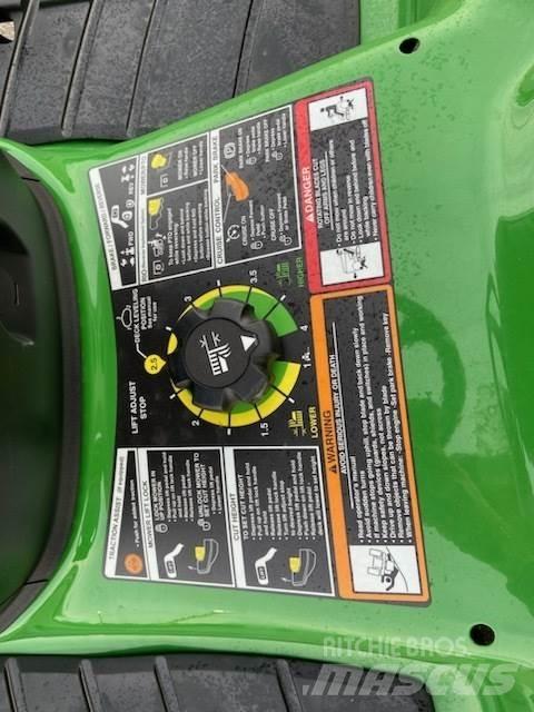 John Deere X380 Mikrociągniki