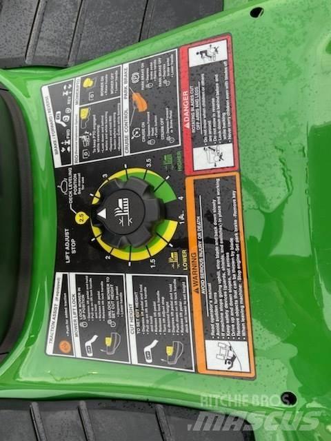 John Deere X380 Mikrociągniki