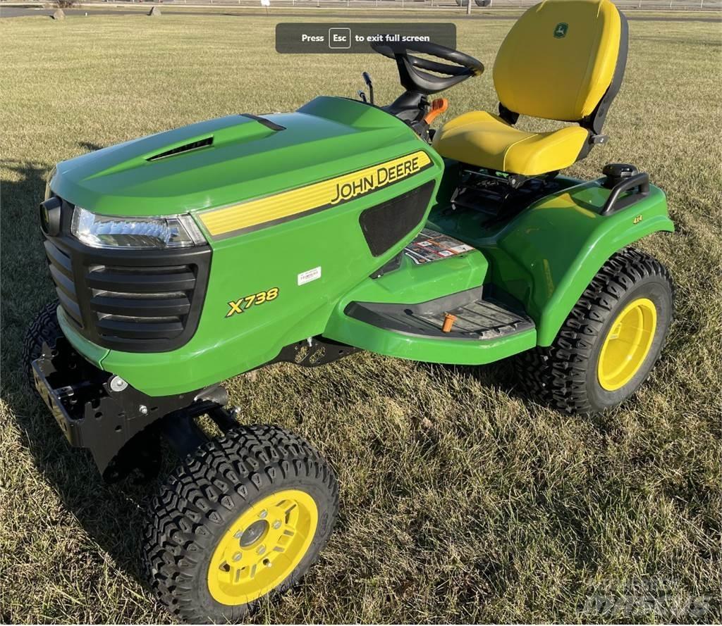 John Deere X738 Mikrociągniki