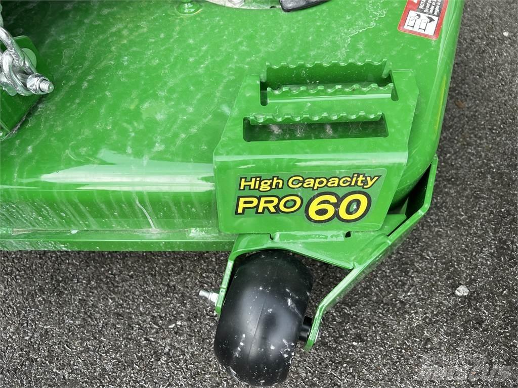 John Deere Z720E Kosiarki o zerowym promieniu skrętu