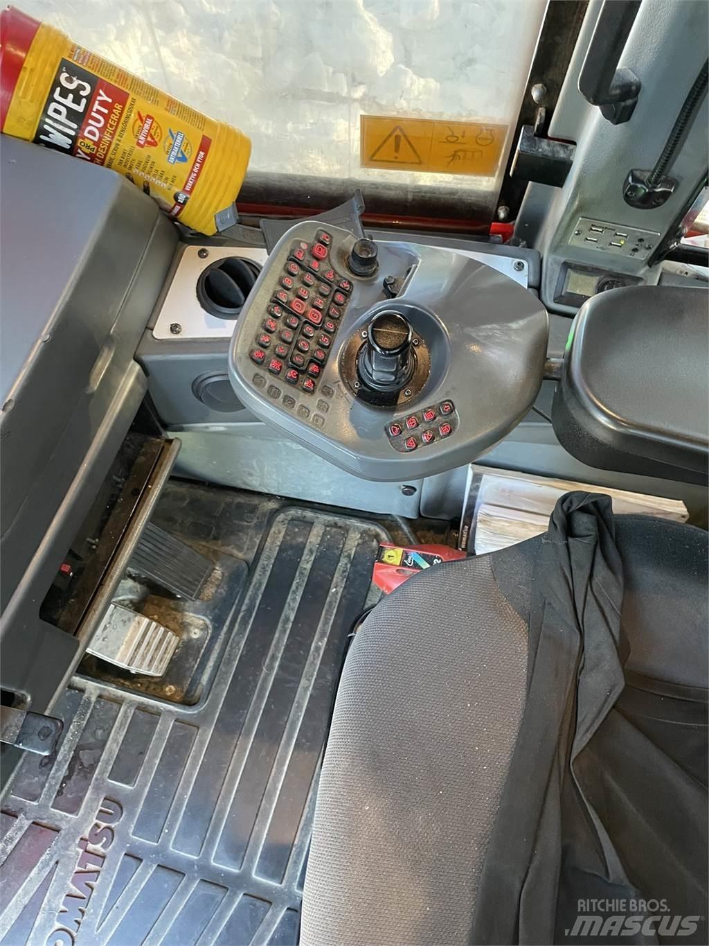 Komatsu 895 Forwardery