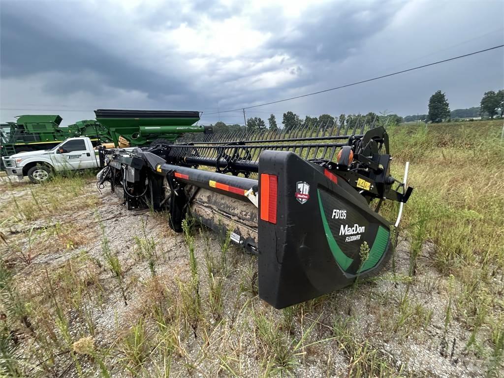 MacDon FD135 Akcesoria do kombajnów zbożowych