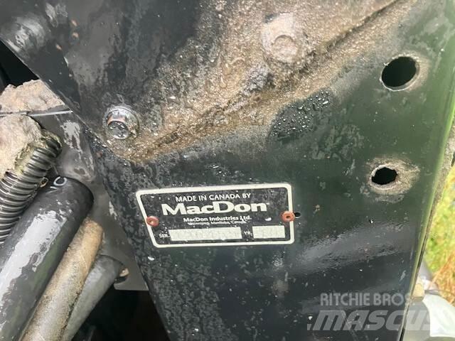 MacDon FD70 Akcesoria do kombajnów zbożowych