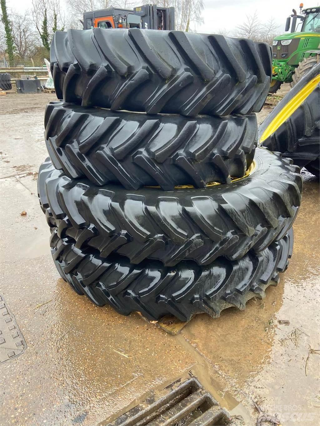  Row Crop Wheels Opony, koła i felgi