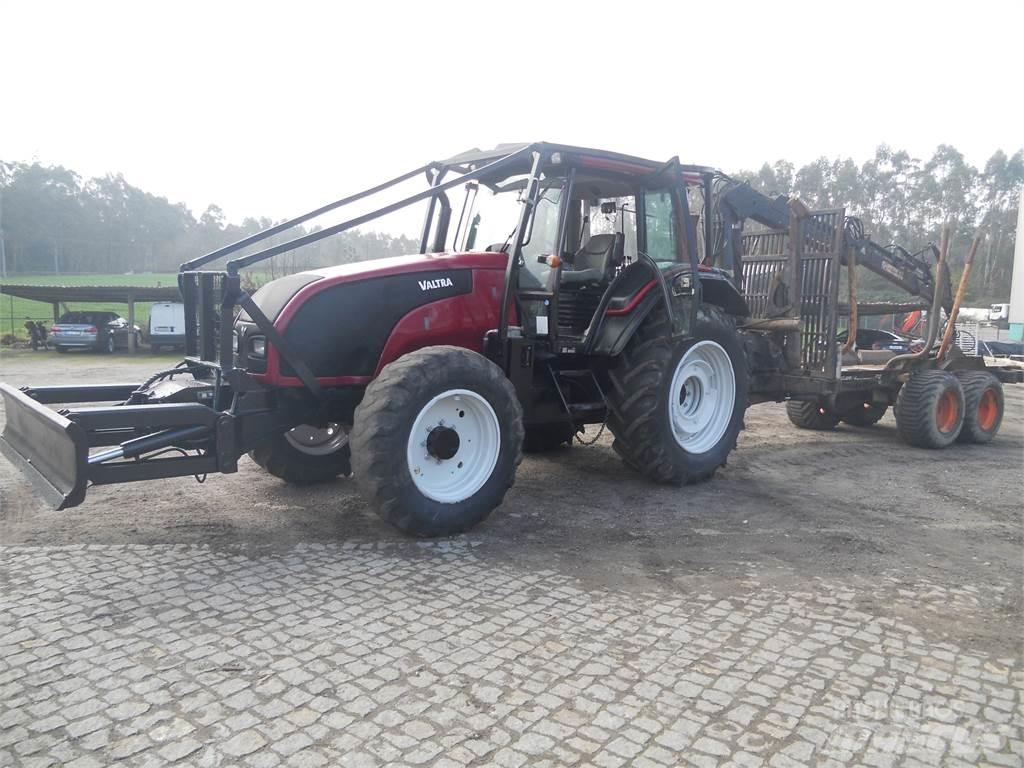 Valtra T121 Dźwigi i ładowarki