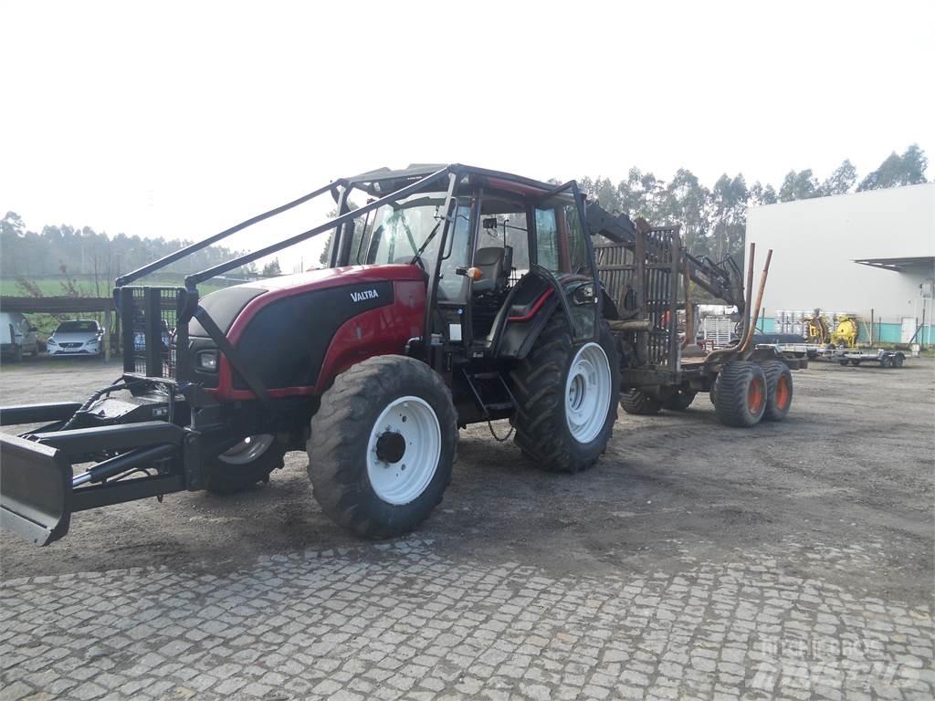 Valtra T121 Dźwigi i ładowarki