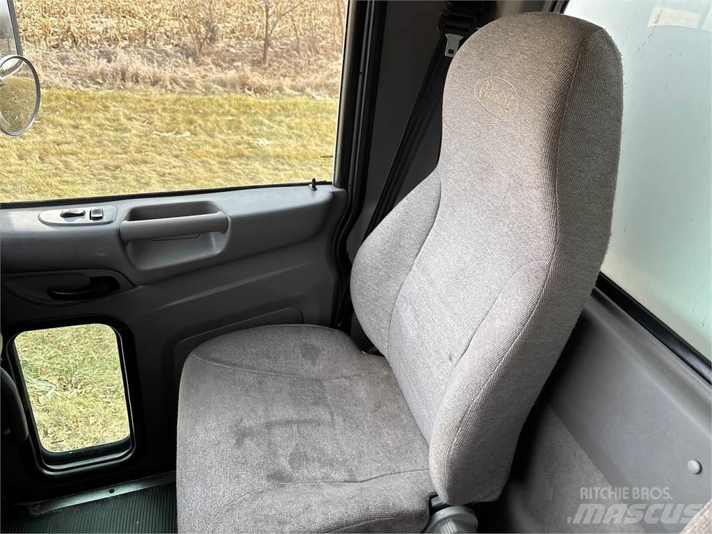 Peterbilt 337 Samochody ciężarowe ze skrzynią zamkniętą