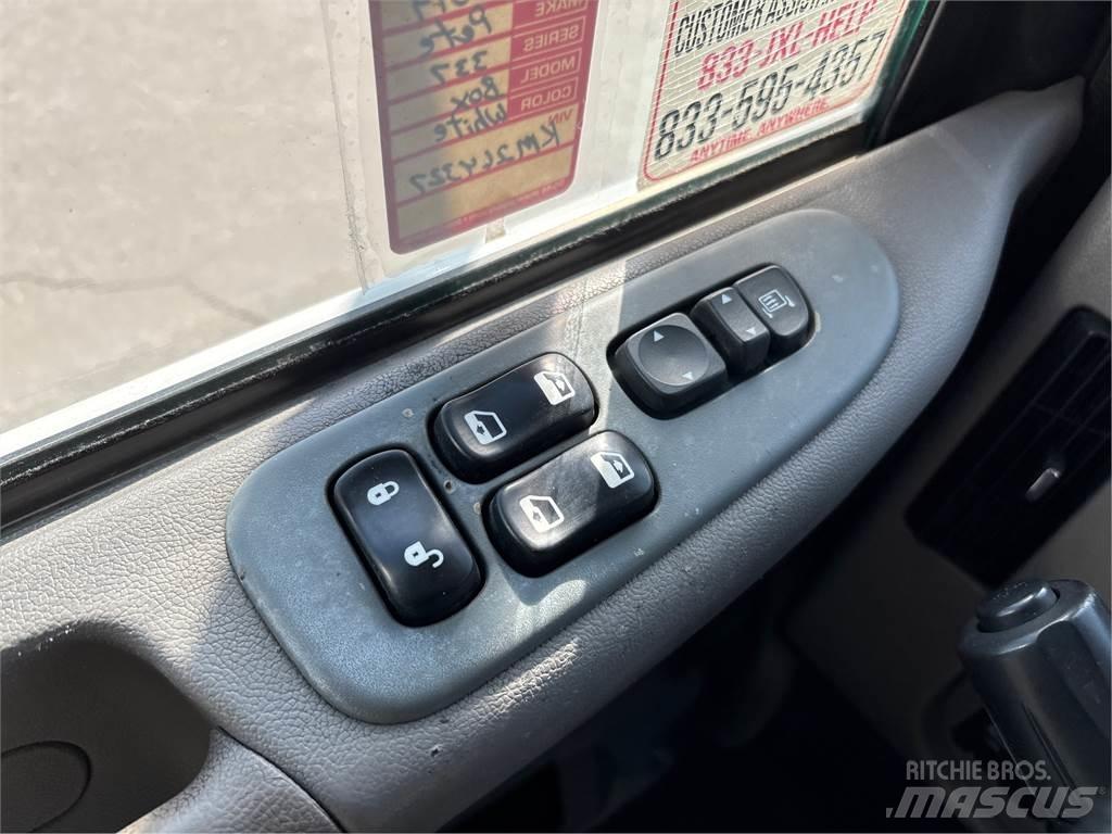 Peterbilt 337 Samochody ciężarowe ze skrzynią zamkniętą